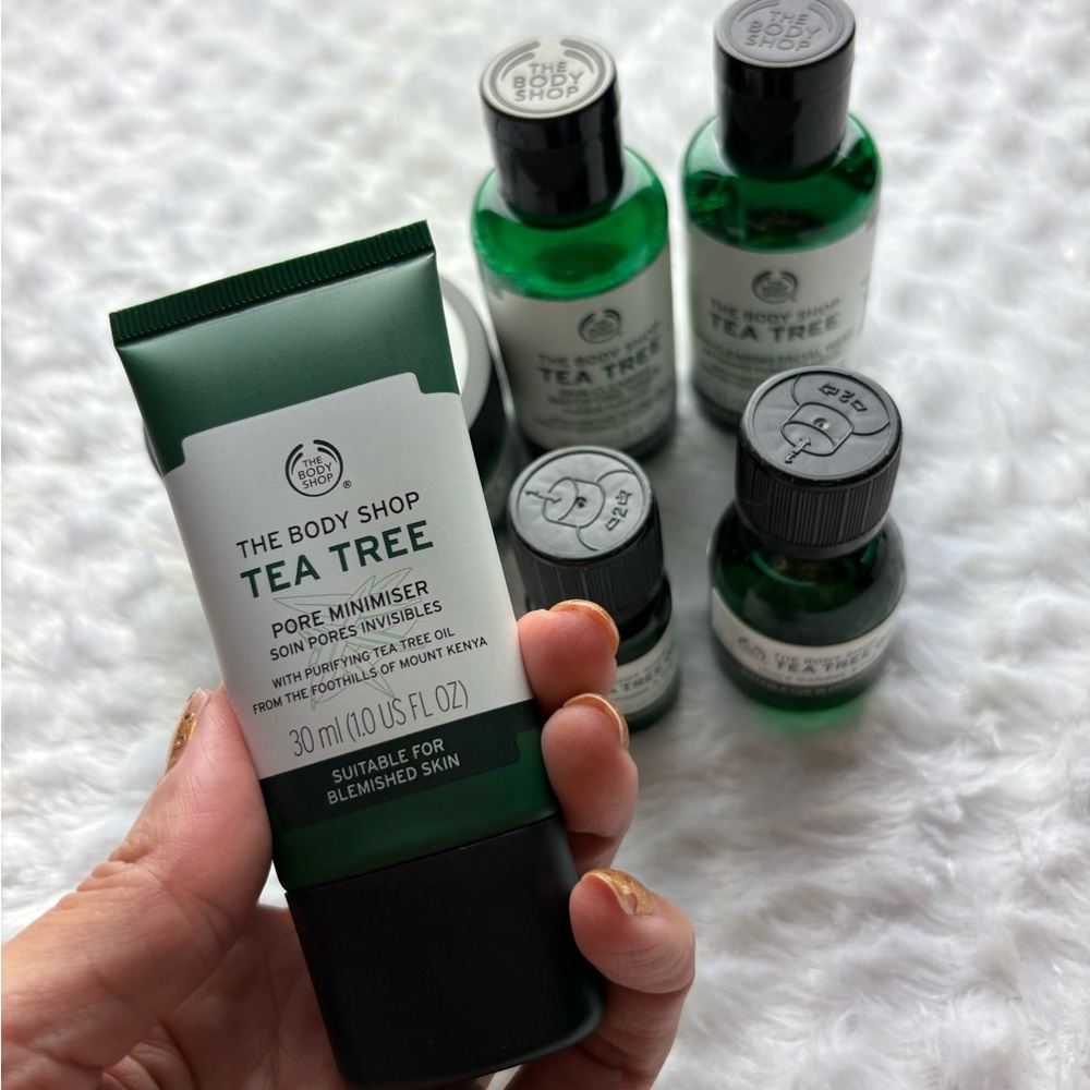 The Body Shop Tea Tree Six Piece Skincare Set - Green